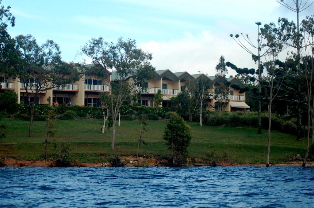 Tinaroo Lake Resort Extérieur photo