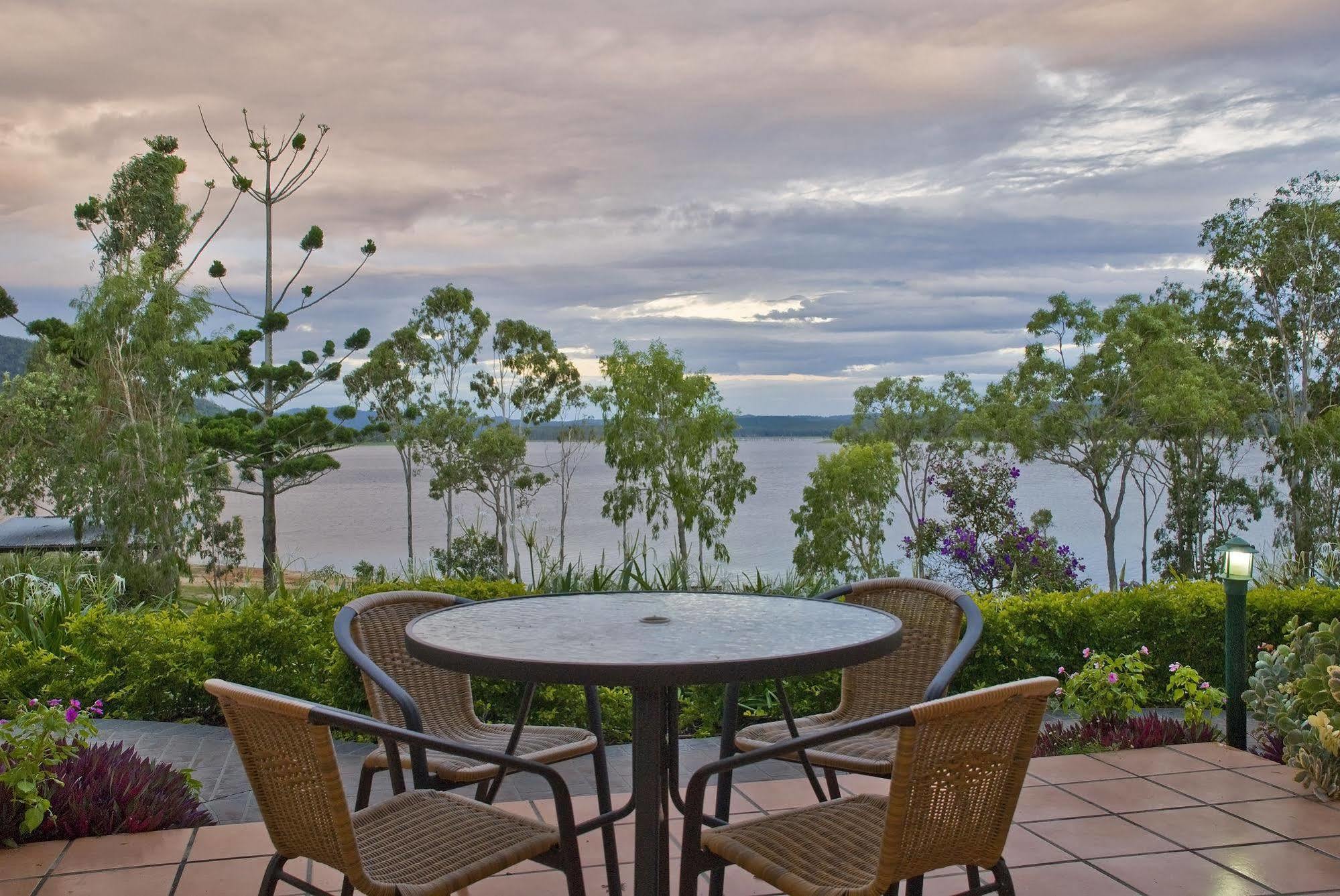 Tinaroo Lake Resort Extérieur photo